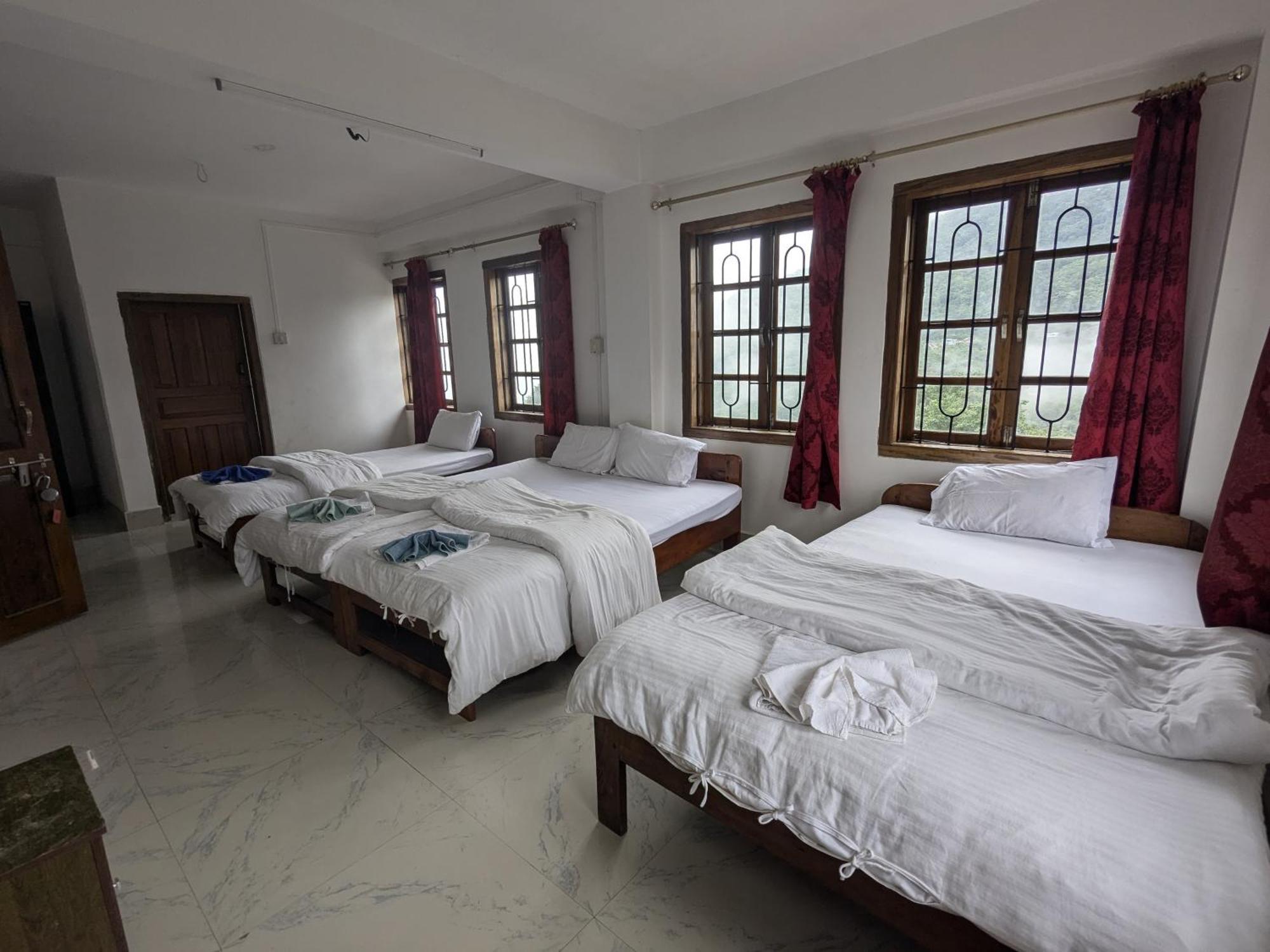 Dovipie Inn Kohima Exterior foto